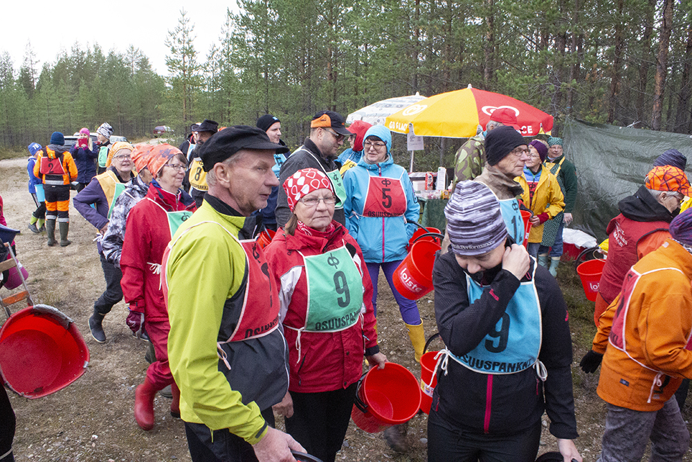 027_odotellaan-lahtoa.jpg