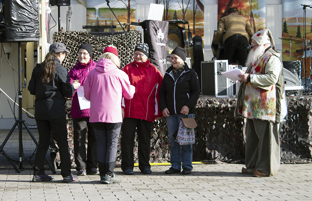 063_aikuisten-kasin-joukkue-palkittuja.jpg