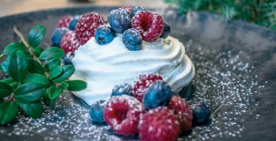 Kuusenkerkkäpavlova